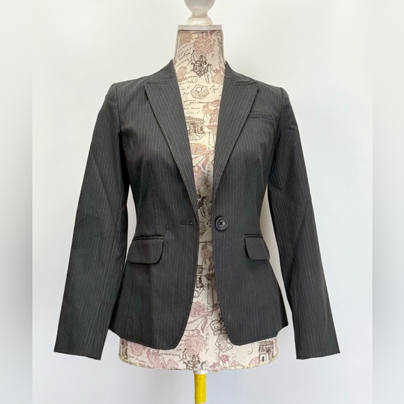 BANANA REPUBLIC Gray pinstriped crop blazer size S - Picture 7 of 11